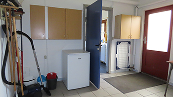 Indgang &Oslash;t med skabsfryser