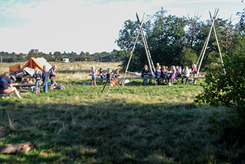 Lejrpladsen set v&oelig;k fra huset